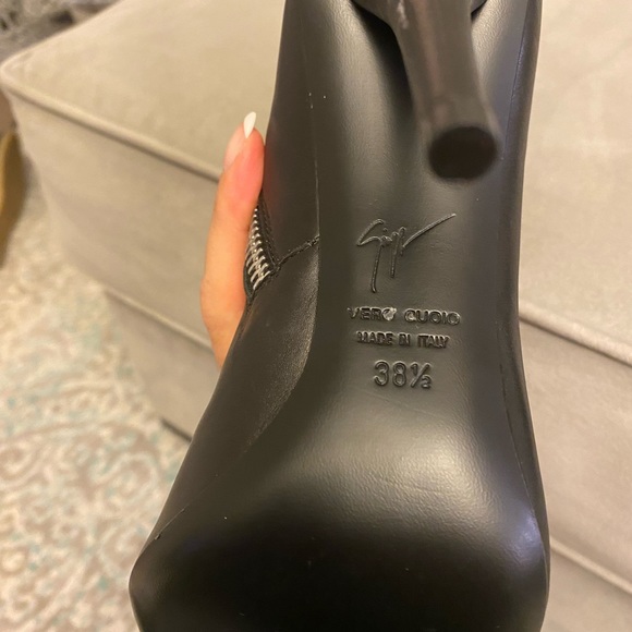 Awesome pair of Guiseppe Zanotti moto boots! No box sorry. They are pre-loved! - Picture 2 of 6